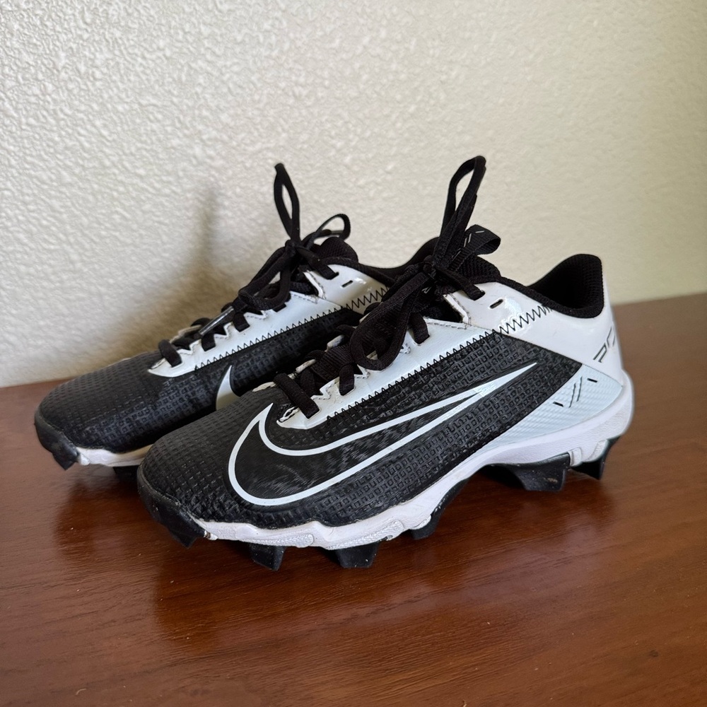Nike Kids Vapor Edge Shark Youth Football Cleat Size 2.5